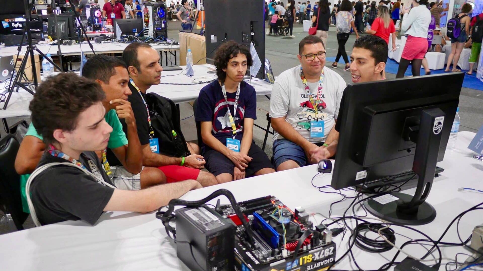 Local overclocker teaching in Brazil at Campus Party