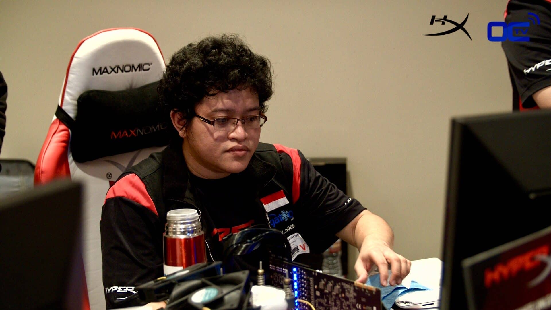 Overclocker Lucky_n00b competing in the HOT Finals