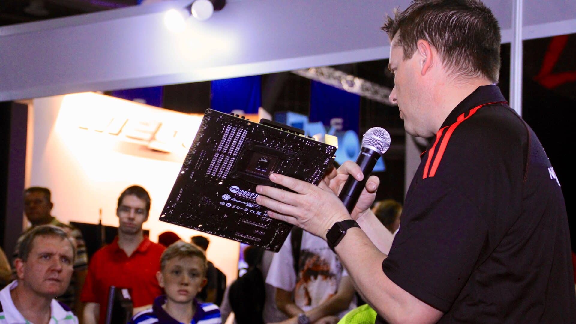 DrWeez teaching at the MSI Gaming PC Workshop brand activation