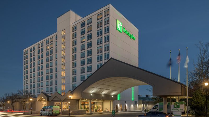 Holiday Inn By the Bay - 1